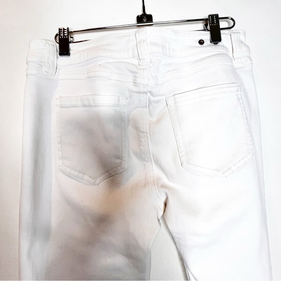 CAbi | High Slim Distressed (Light) - Picture 4 of 5